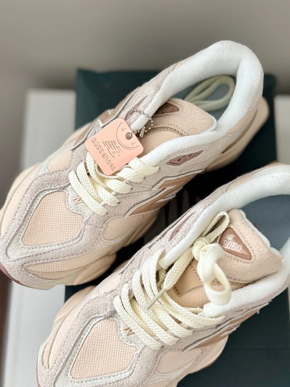 New Balance Women's Sneakers in Beige W9,5/M8